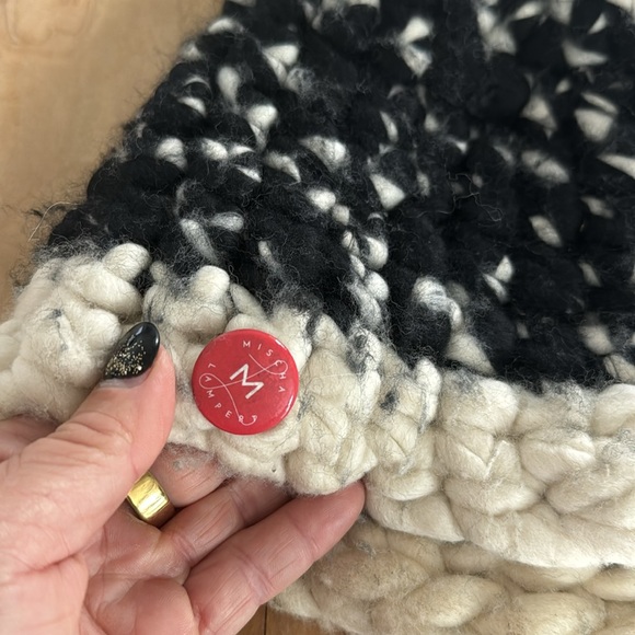 Mischa lampert hat - Picture 2 of 4